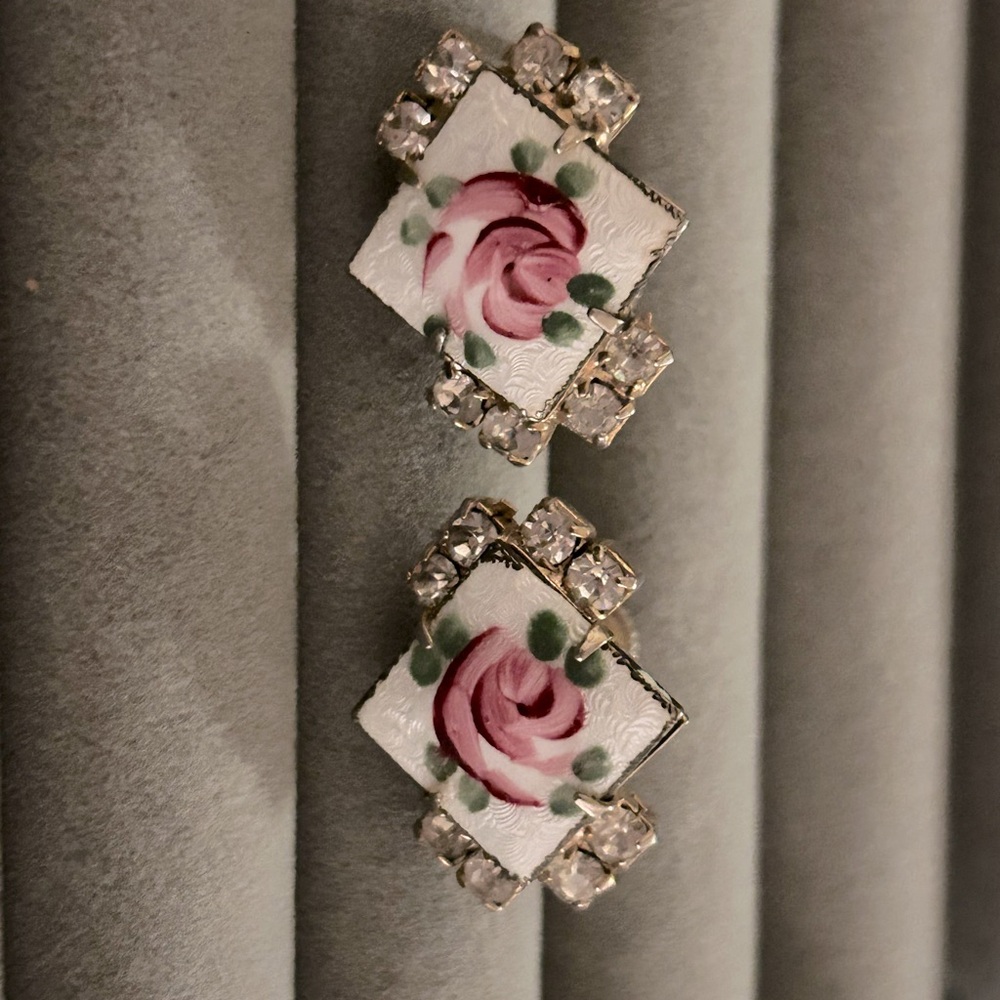 Screw back clip on earrings. Roses